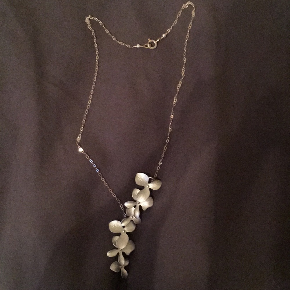Orchid necklace - Picture 2 of 2